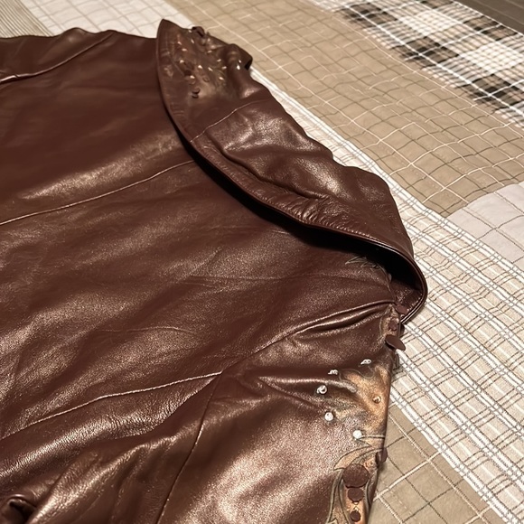 Beautiful deep coffee tones with great embroidery and glitter - Picture 6 of 7